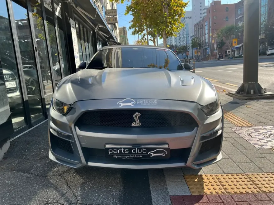 Ford Mustang body kit installation result