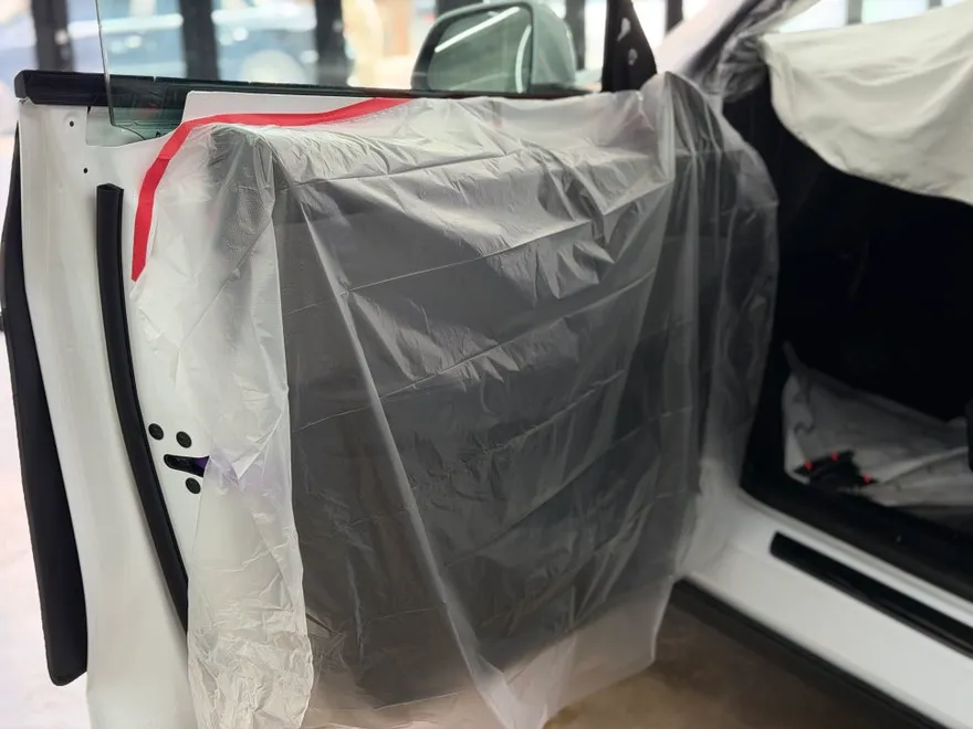 Tesla Model Yのカーフィルム施工事例｜透明性と耐久性 施工写真 1-2