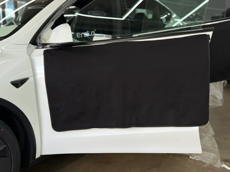Tesla Model Yのカーフィルム施工事例｜透明性と耐久性 施工写真 2-2