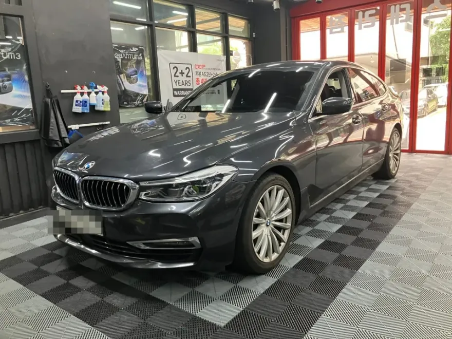 BMW 6 Series GTのドラレコ取付事例|費用目安・仕上がり 施工写真 1-1