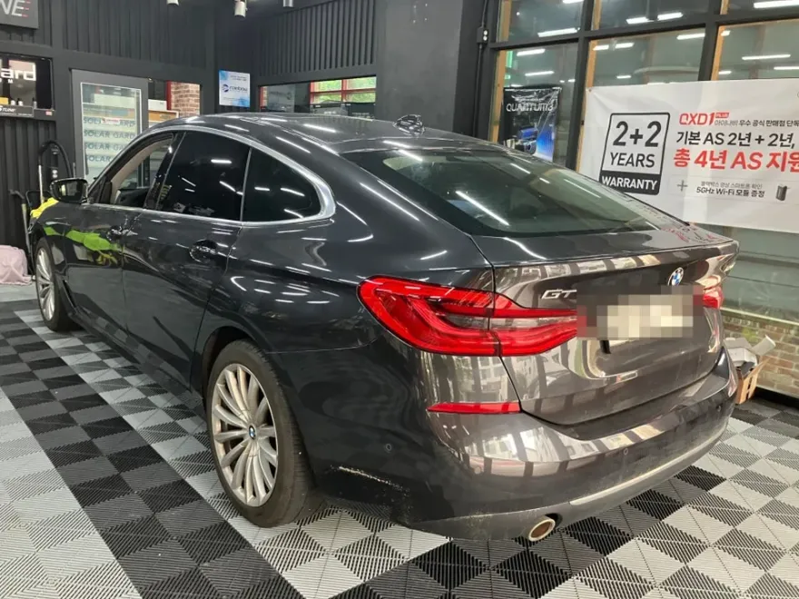 BMW 6 Series GTのドラレコ取付事例|費用目安・仕上がり 施工写真 2-1