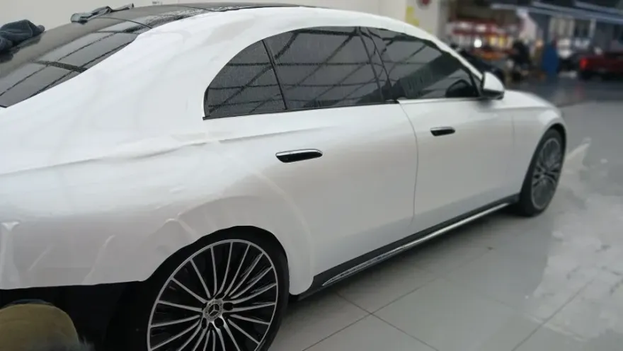メルセデス・ベンツ Eクラス W213 PPF施工事例｜費用目安・仕上がり 施工写真 1-2