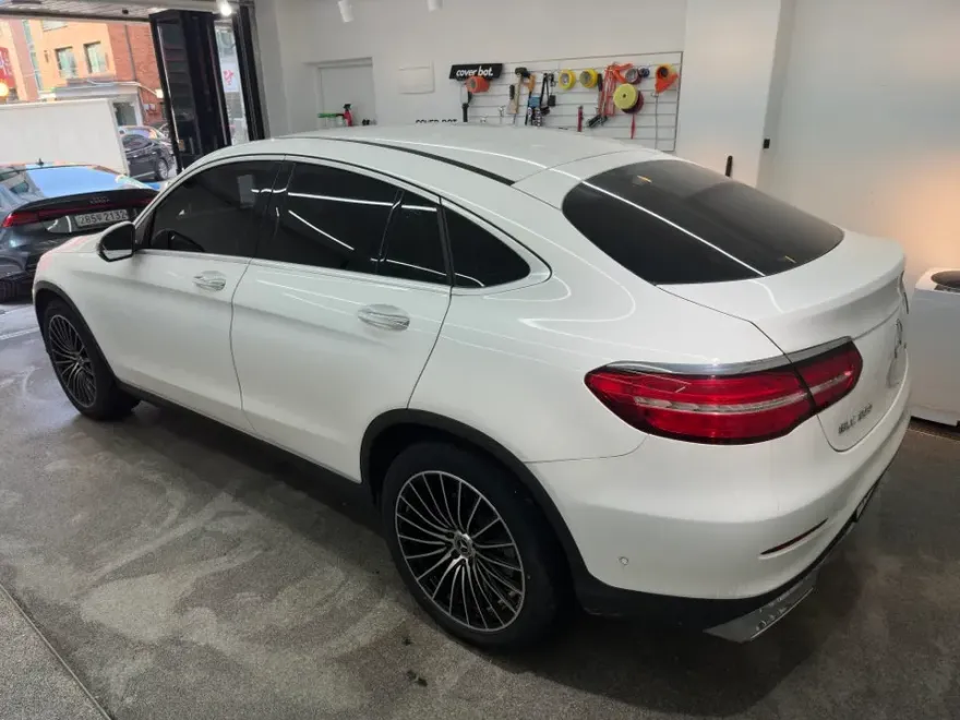 Mercedes-Benz GLC 300のカーラッピング事例|費用目安・仕上がり 施工写真 3-1