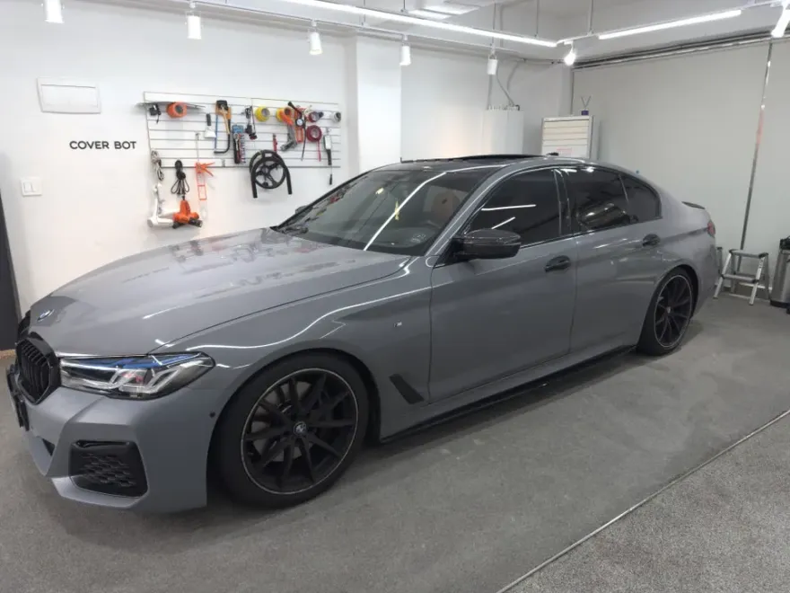BMW 5 Series G30 カーラッピング事例|費用目安・仕上がり 施工写真 1-1