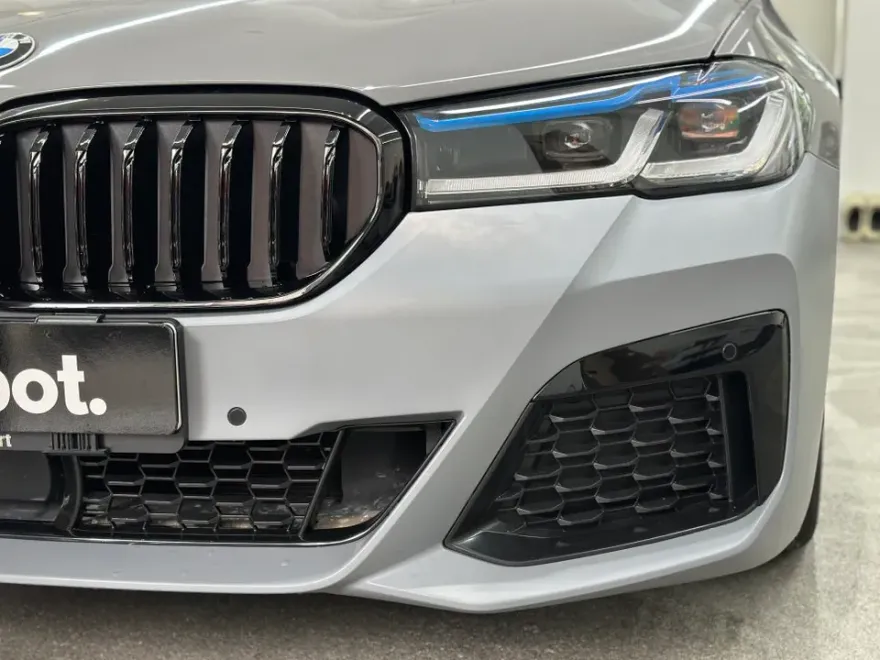BMW 5 Series G30 カーラッピング事例|費用目安・仕上がり 施工写真 2-1