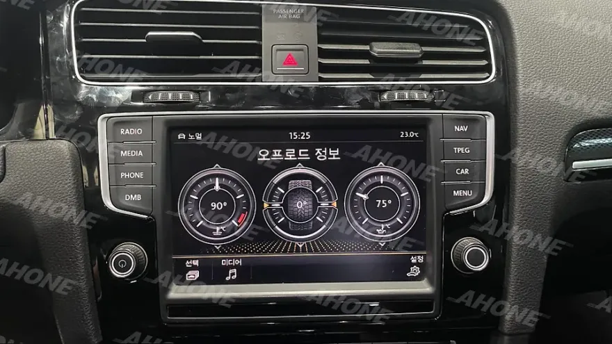 Volkswagen Golf 7th GenのAndroid Auto・CarPlay取付事例 施工写真 4-2