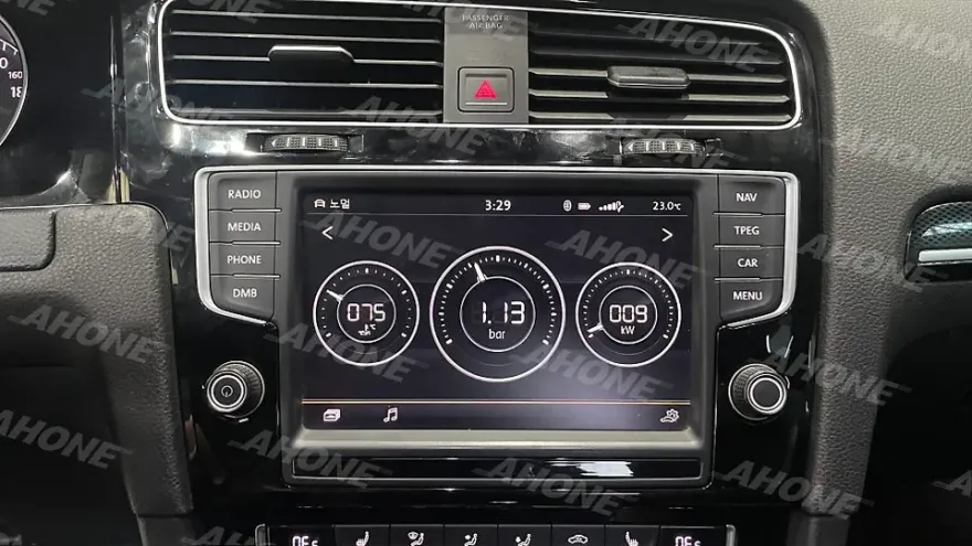 Volkswagen Golf 7th GenのAndroid Auto・CarPlay取付事例 施工写真 1-3