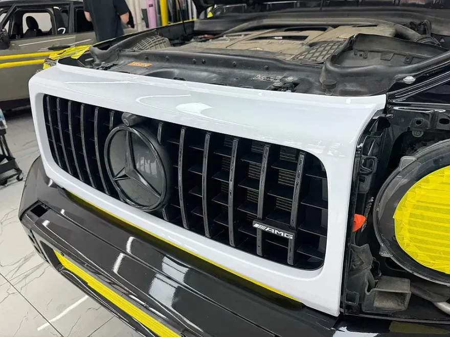 メルセデス・ベンツ G63 AMGのカーラッピング事例|高光沢フィルムの魅力 施工写真 3-2