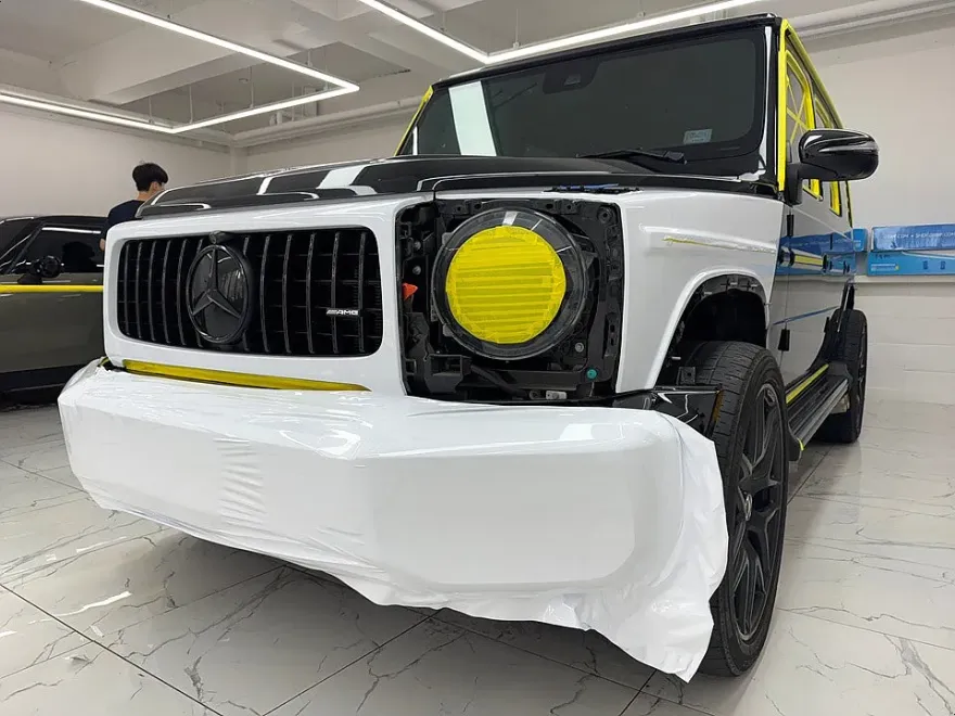 メルセデス・ベンツ G63 AMGのカーラッピング事例|高光沢フィルムの魅力 施工写真 1-3