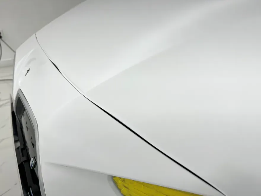 BMW i4のカーラッピング事例｜無光フィルムで洗練された印象に 施工写真 1-3
