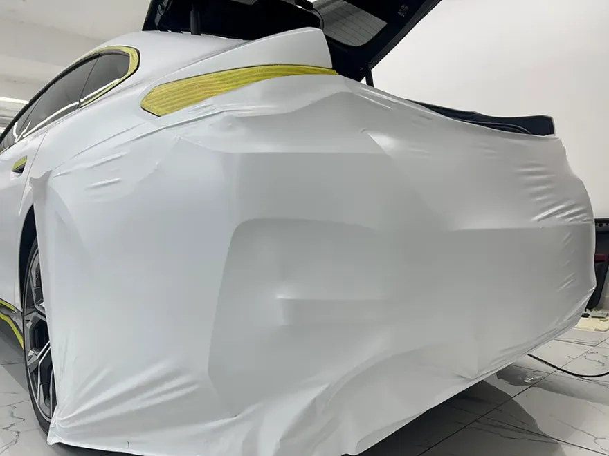 BMW i4のカーラッピング事例｜無光フィルムで洗練された印象に 施工写真 3-3