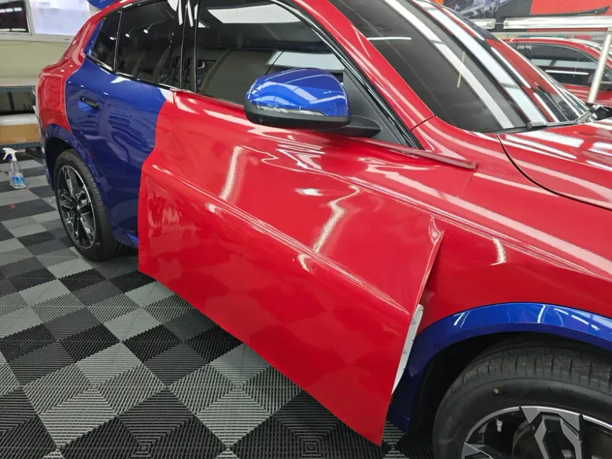 BMW X2のカーラッピング事例｜レッドメタリックのカスタム 施工写真 2-2