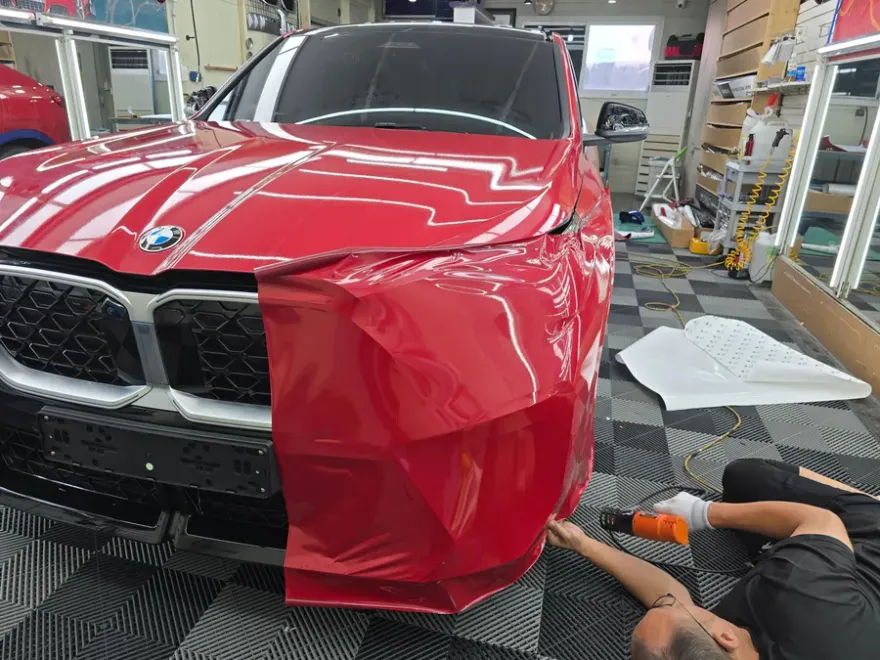 BMW X2のカーラッピング事例｜レッドメタリックのカスタム 施工写真 1-3