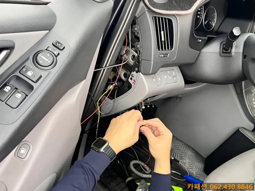 Hyundai Starexの4チャンネルドラレコ取付事例|費用目安・仕上がり 施工写真 3-3