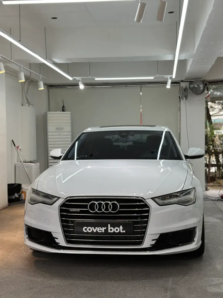 Audi A6のカーラッピング事例|内装カスタムで高級感を向上 施工写真 1-1