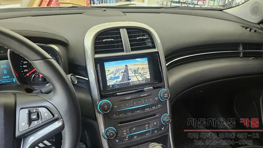 Chevrolet MalibuのAndroid Auto・CarPlay取付事例 施工写真 1-1