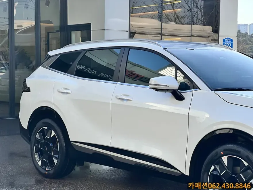Kia Sportage NQ5のカーフィルム施工事例|断熱・スモーク 施工写真 2-3