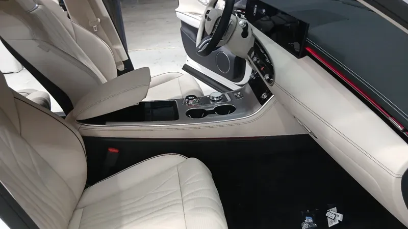 Genesis GV70のガラスコーティング事例|費用目安・仕上がり 施工写真 1-3
