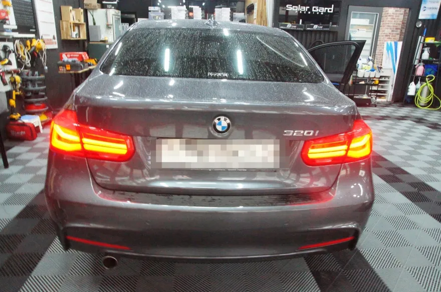 BMW 3 Series F30のドラレコ取付事例|費用目安・仕上がり 施工写真 1-1