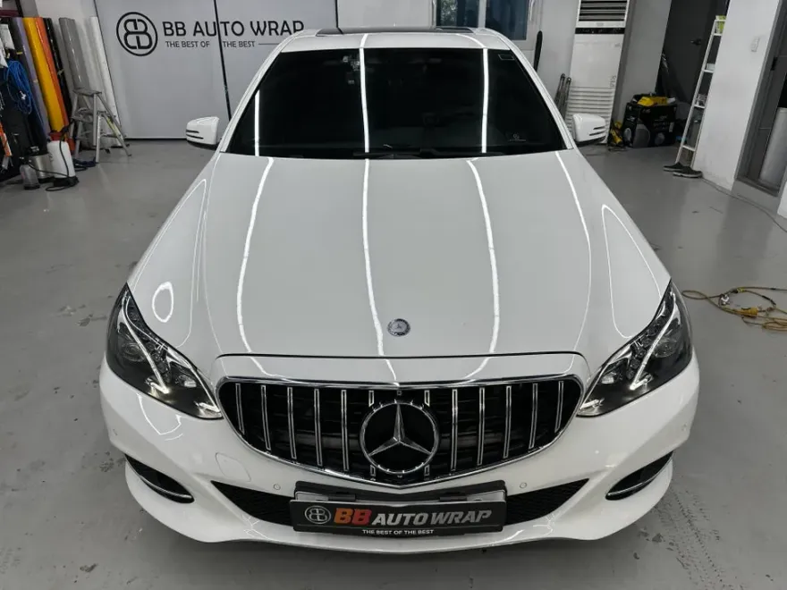 Mercedes-Benz Eクラスの室内ラッピング事例 施工写真 1-1
