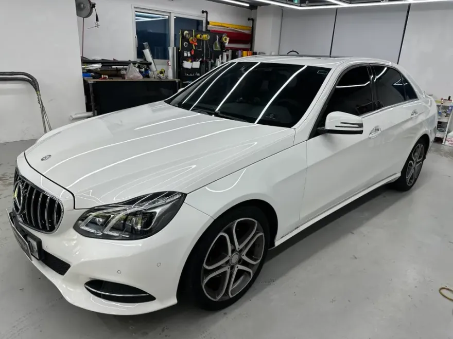 Mercedes-Benz Eクラスの室内ラッピング事例 施工写真 2-1