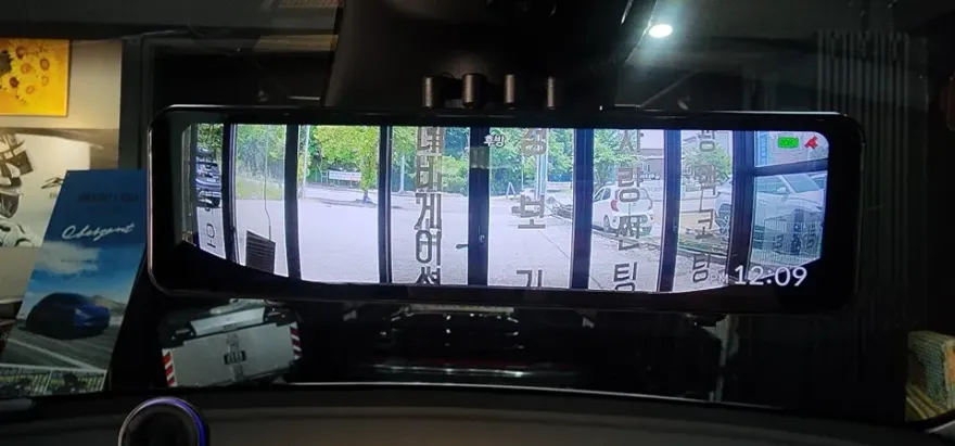 Tesla Model Yのドラレコ取付事例｜費用目安・仕上がり 施工写真 2-2