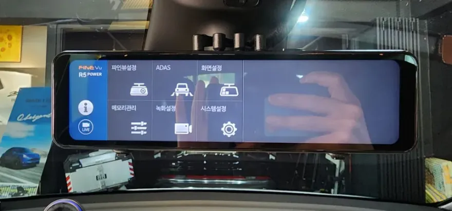 Tesla Model Yのドラレコ取付事例｜費用目安・仕上がり 施工写真 3-2