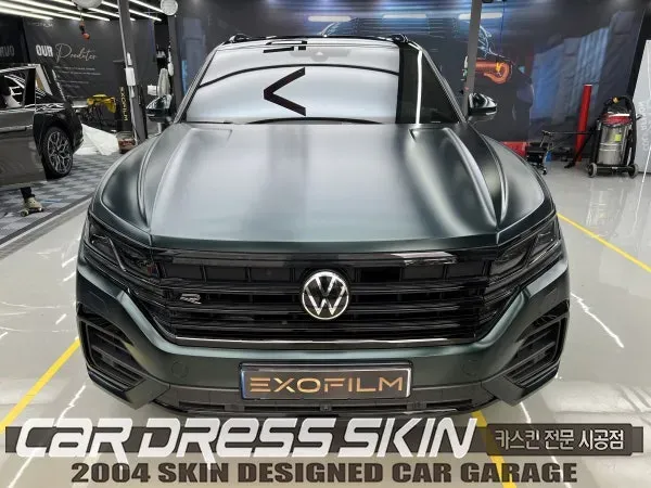 Volkswagen Touaregのカーラッピング事例|ダークグリーンとクロームdelete 施工写真 1-3