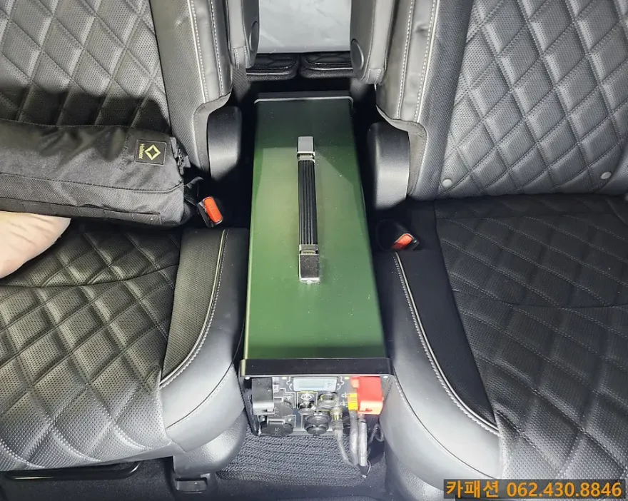 Kia Mohaveのドラレコ取付事例|費用目安と仕上がり 施工写真 3-2