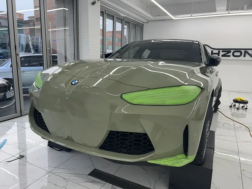 BMW M3(G80)カーラッピング事例|カキグリーン全塗装風 施工写真 2-3