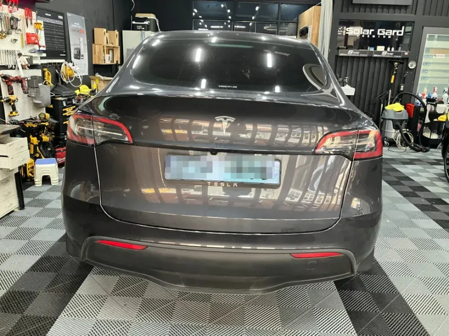 Tesla Model Yのドラレコ取付事例|費用目安・仕上がり 施工写真 1-1