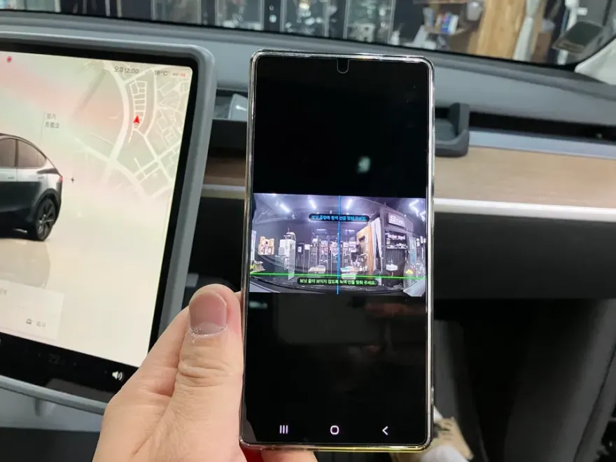 Tesla Model Yのドラレコ取付事例|費用目安・仕上がり 施工写真 4-1