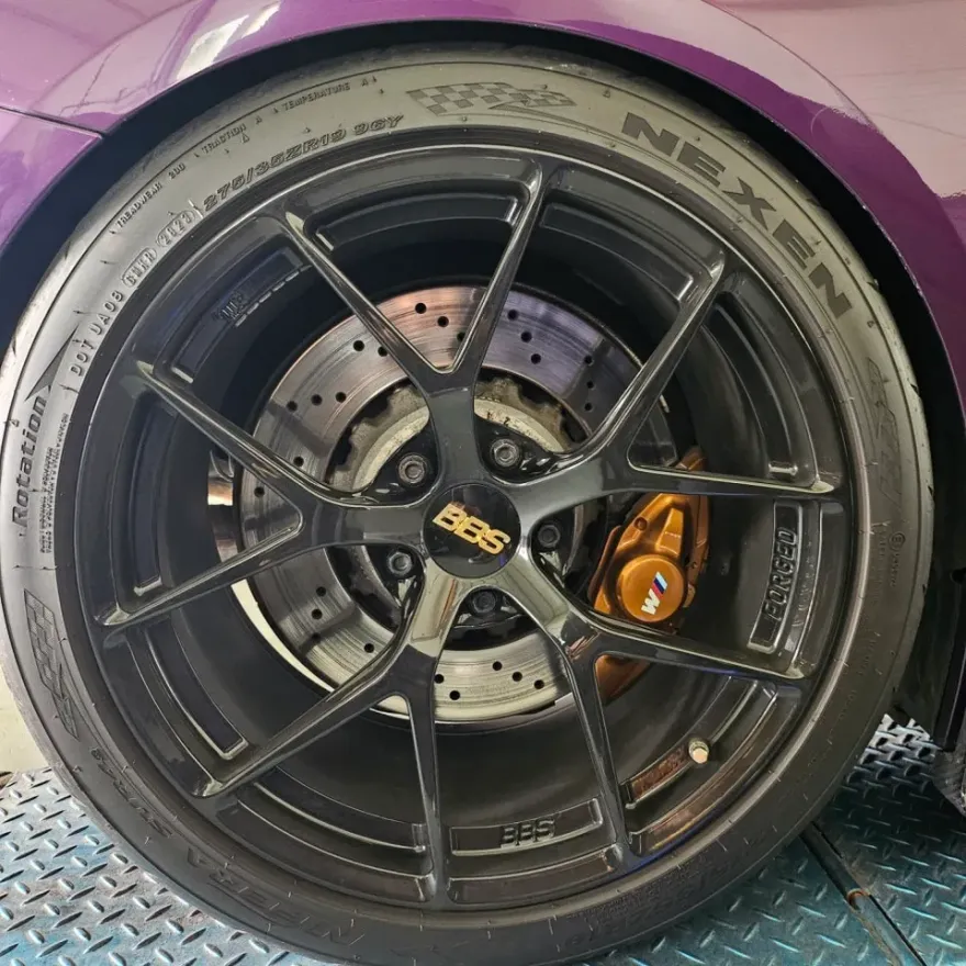 BMW M4のホイールリペア・塗装事例 施工写真 4-1