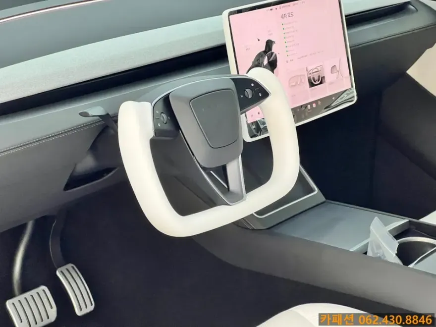 Tesla Juniper steering wheel installation result