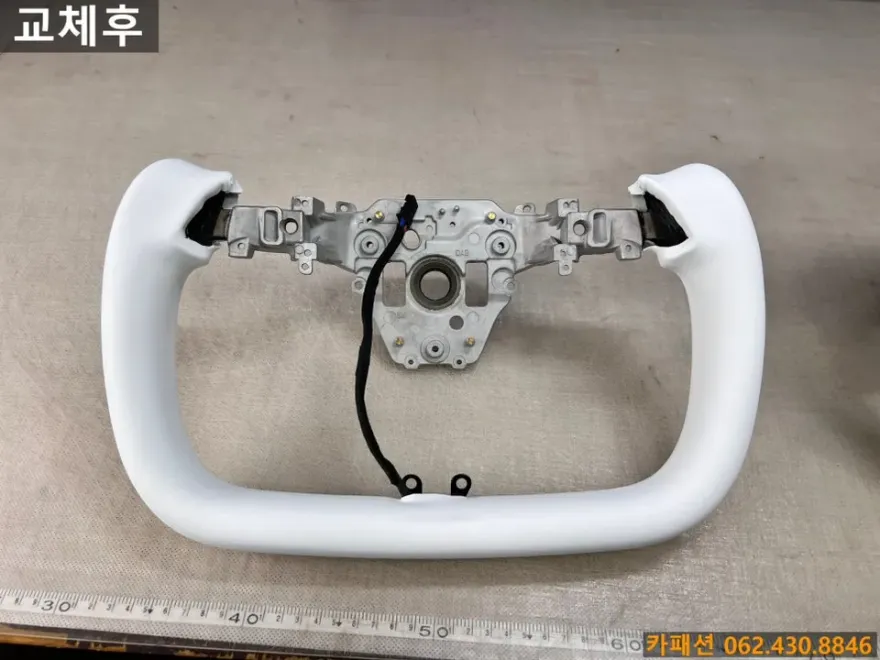 Tesla Juniper steering wheel - Tesla Juniper Steering Wheel Customization Review photo 3