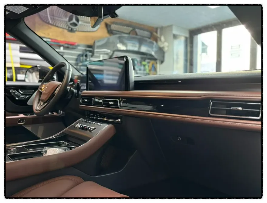 Lincoln Aviatorのカーラッピング事例|費用目安・仕上がり 施工写真 1-2