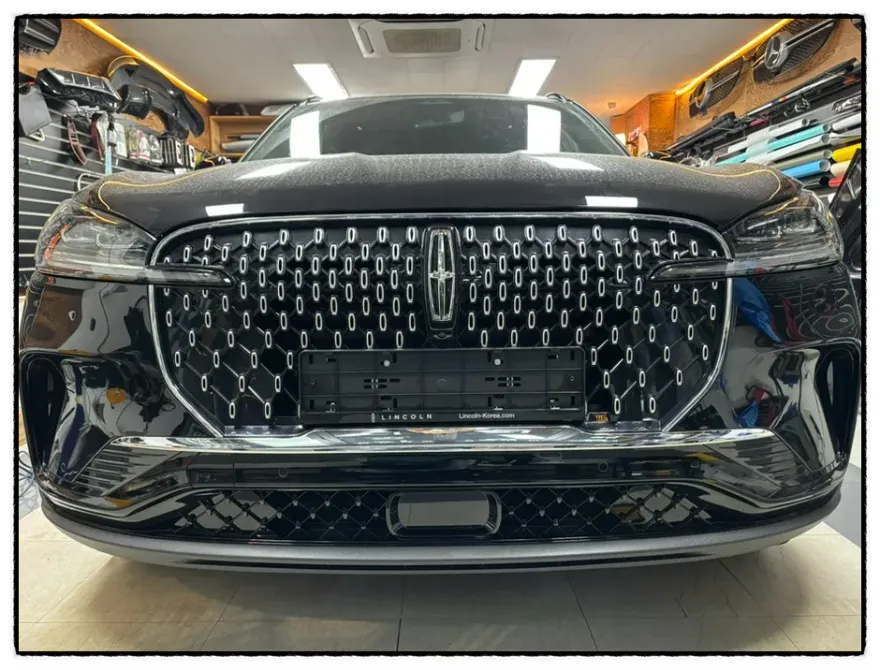 Lincoln Aviatorのカーラッピング事例|費用目安・仕上がり 施工写真 2-2