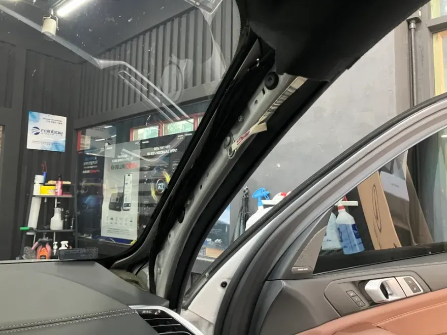 BMW X5 G05 ドライブレコーダー取付事例|費用目安・仕上がり 施工写真 1-2