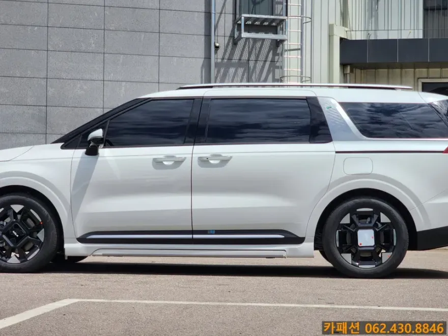 Kia Carnival KA4のカーフィルム施工事例|費用目安・仕上がり 施工写真 1-2