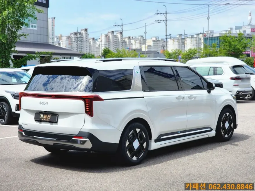 Kia Carnival KA4のカーフィルム施工事例|費用目安・仕上がり 施工写真 1-3