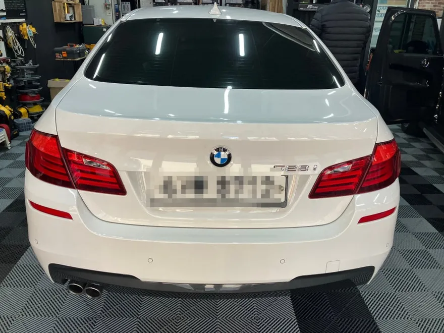 BMW 5 Series F10 ドラレコ取付事例|費用目安・仕上がり 施工写真 2-1