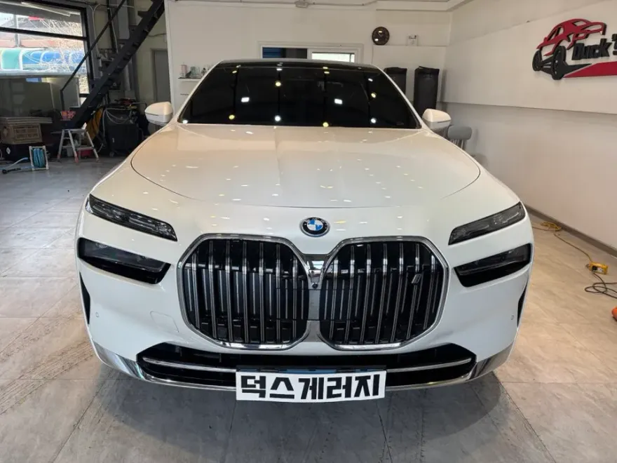 BMW i7 カーラッピング事例｜費用目安と仕上がり 施工写真 1-1