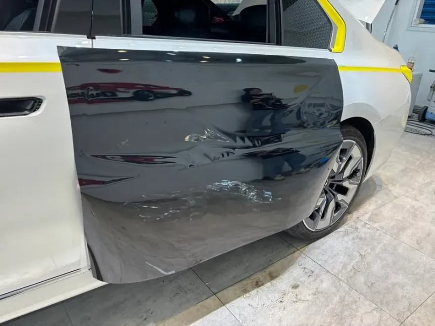 BMW i7 カーラッピング事例｜費用目安と仕上がり 施工写真 3-2