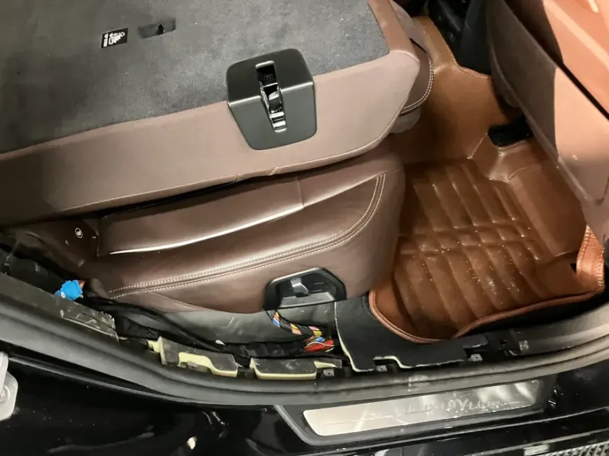 BMW 6 Series GT ドライブレコーダー取付事例|費用目安・仕上がり 施工写真 1-2