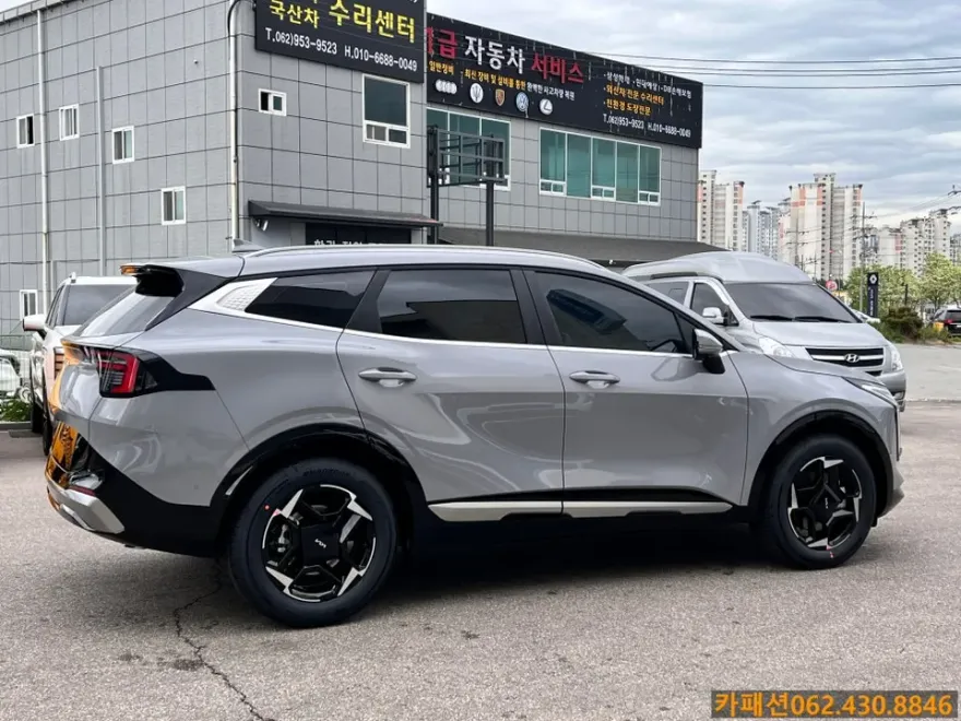 Kia Sportage NQ5のカーフィルム施工事例|断熱・スモーク 施工写真 3-2
