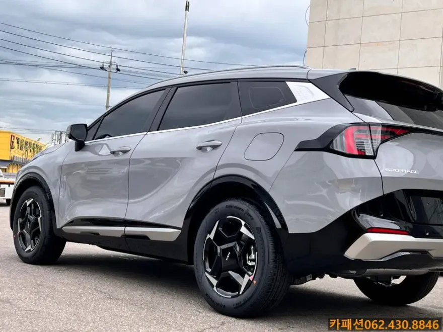Kia Sportage NQ5のカーフィルム施工事例|断熱・スモーク 施工写真 4-2