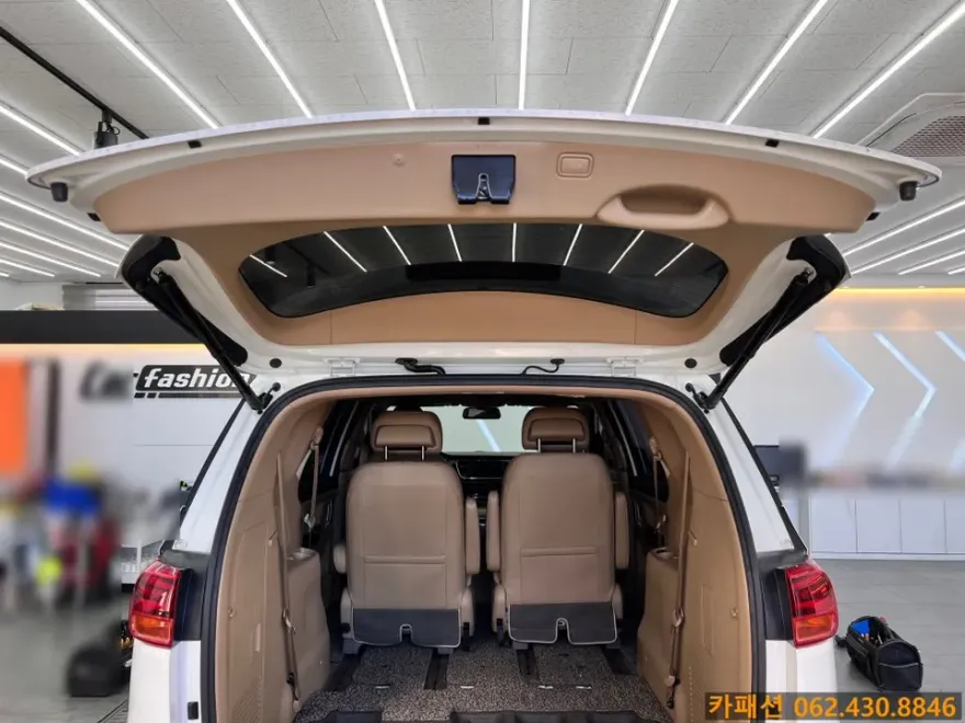 Kia Carnival oem options - Kia Carnival OEM Options Installation Review photo 2