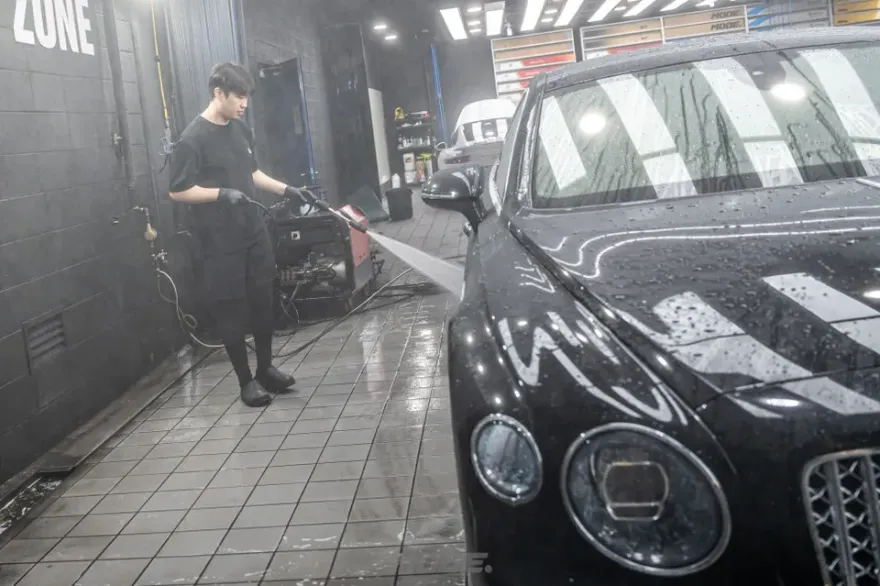 Bentley Flying Spurのガラスコーティング事例|韓国での施工目安 施工写真 1-2