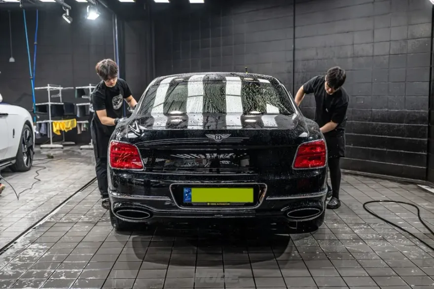 Bentley Flying Spurのガラスコーティング事例|韓国での施工目安 施工写真 2-3