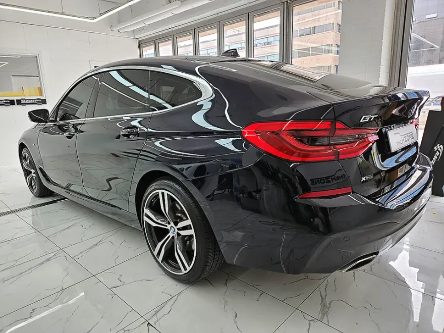 BMW 6 Series GTのカーラッピング事例|費用目安・仕上がり 施工写真 2-1